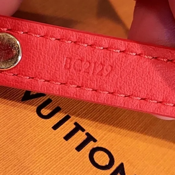 Louis Vuitton Red Monogram Gold Flower Bracelet M6535 Size 17/ PRISTINE - Picture 4 of 5